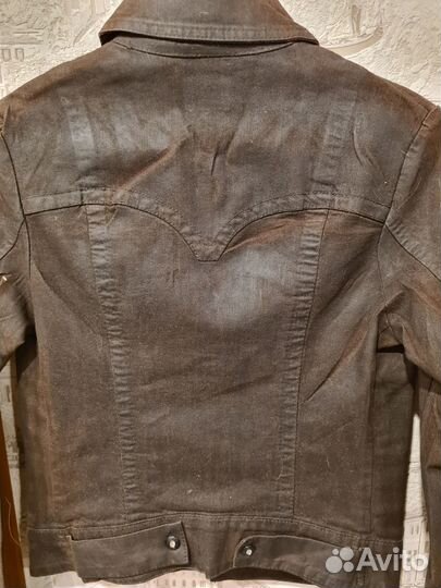 Куртка женская бренда SOS