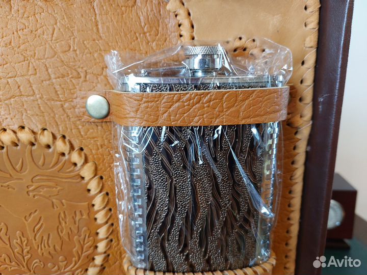 Подарочный набор для пикника в кожаном чемодане