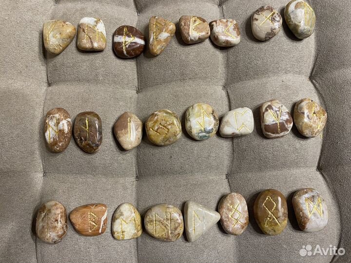 Руны. Книга + комплект(яшма)