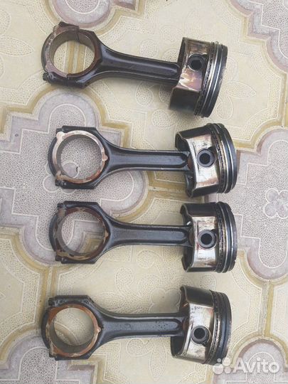 Поршень с шатуном на Mercedes W203