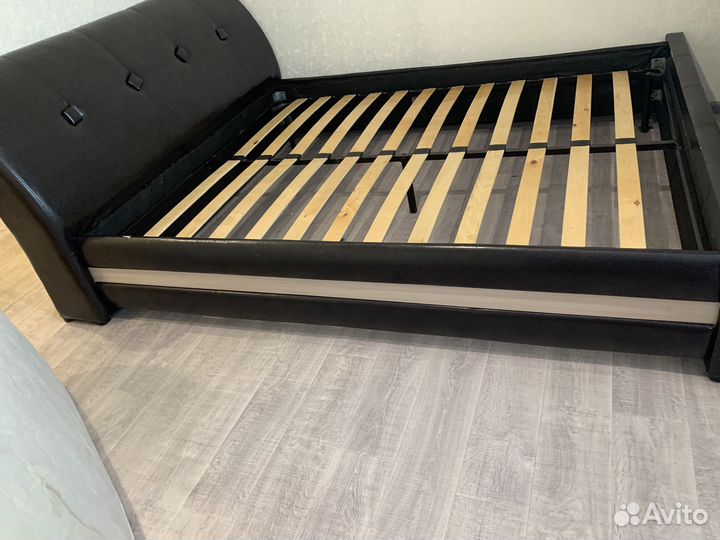 Кровать двухспальная 160 200 без матраса бу