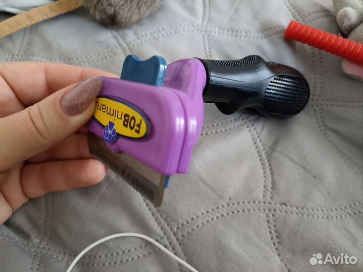 Игрушки и расчёска для кошек