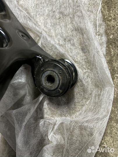 Продаю передний левый рычаг Passat CC