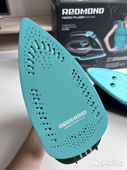 Беспроводной утюг redmond RI-C234