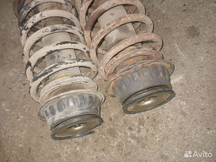 Стойки передние Volkswagen golf 3 vento