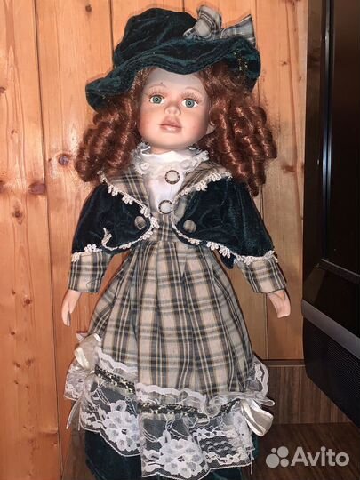 Кукла фарфоровая коллекционная