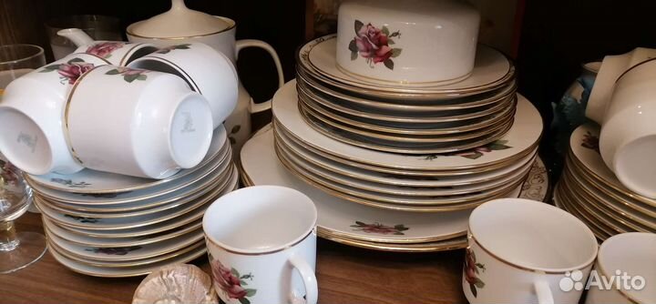 Сервиз столовый, тарелки, чашки