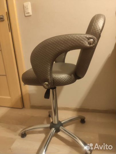 Детский стул для парикмахерской