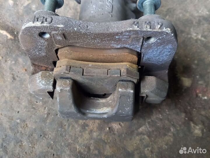 Honda Accord 7 задний левый суппорт