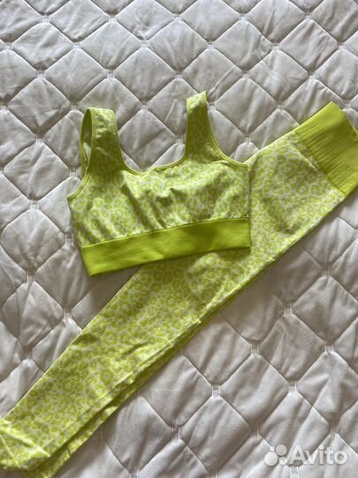 Костюм для йоги и фитнеса