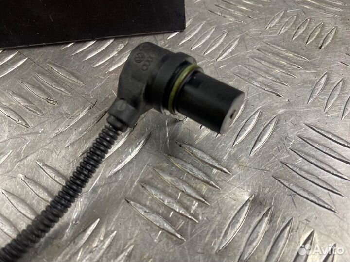 Датчик положения коленвала Volkswagen Golf MK5 BVY