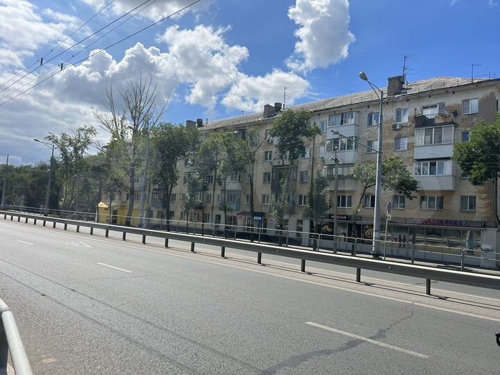 Торговая площадь 76м² на 116 км с витражными окнам