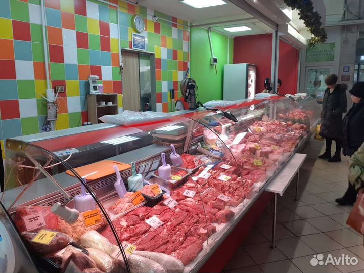 Продавец кассир в мясном магазине