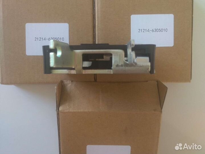 Механизм замка багажника Нива