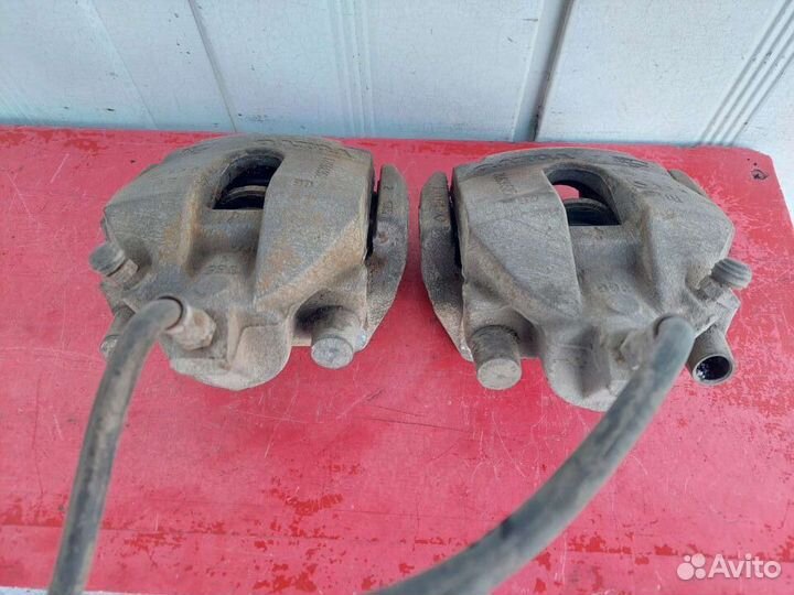 Суппорт тормозной задний Volvo XC90 1