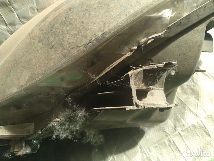 Фара левая Mitsubishi L200 2015