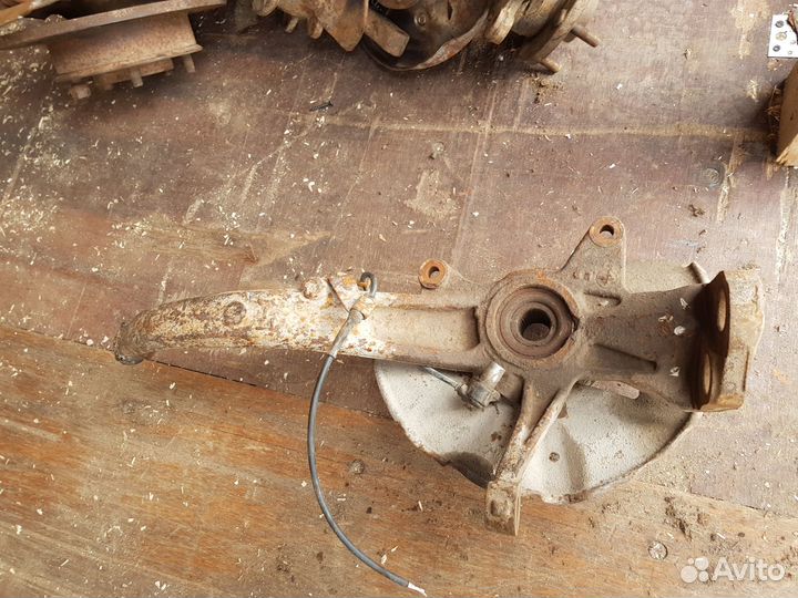 Кулак поворотный передний левый Mazda 6 GG