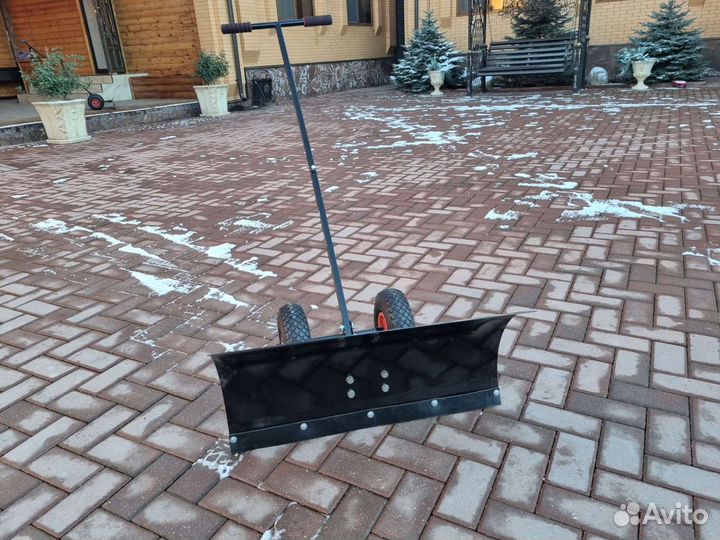 Снегоотвал ручной на колёсах
