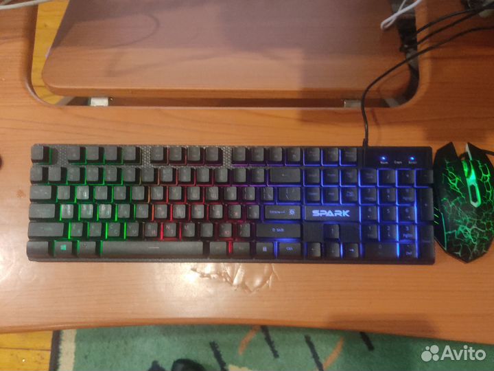 Игровая клавиатура и мышь