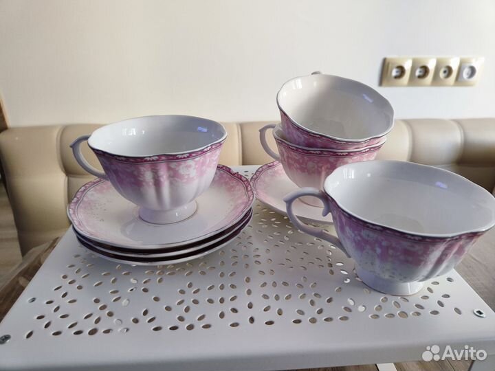 Чайные чашки с блюдцами