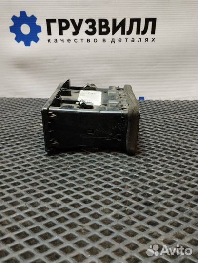 Дефлектор обдува салона левый Volvo FH4 82165759