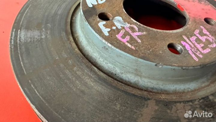 Диск тормозной передний правый Nissan Elgrand E51