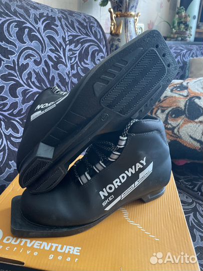 Лыжные ботинки