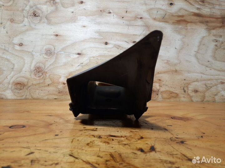 Воздуховод правый Bmw 325 E90 N52B25 2007