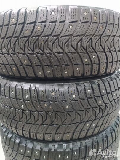 Michelin Latitude X-Ice 215/55 R17