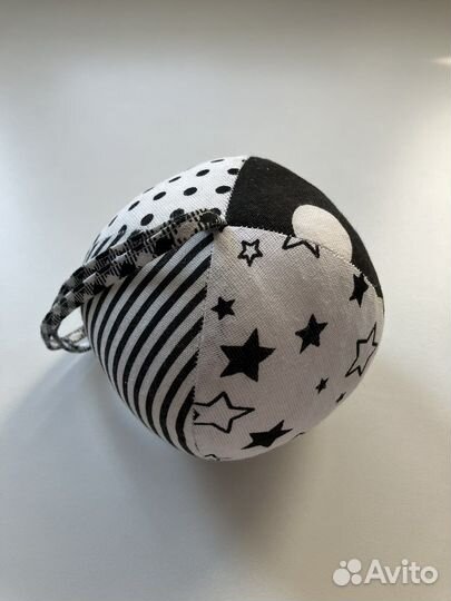 Подвеска мячик черно-белый для малышей