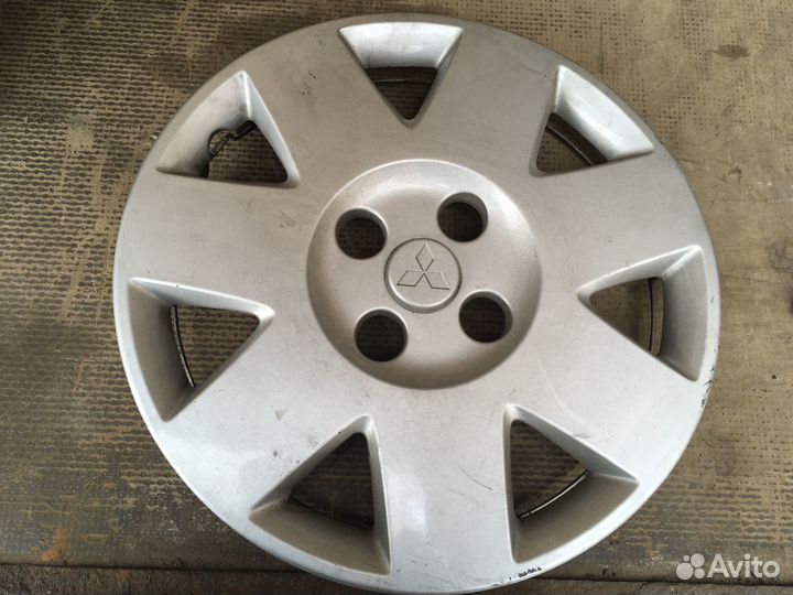 3 Колпака на mitsubishi lancer 9,каризма