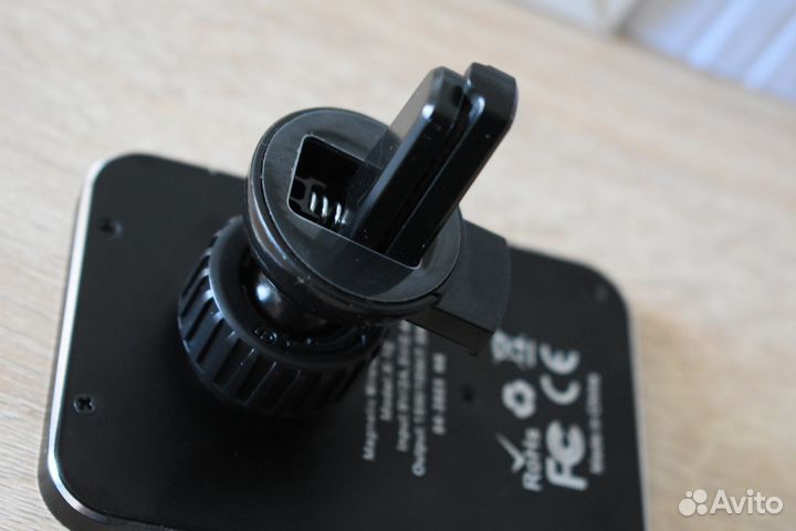 Беспроводная зарядка магнитная для авто Х-16 (15W)