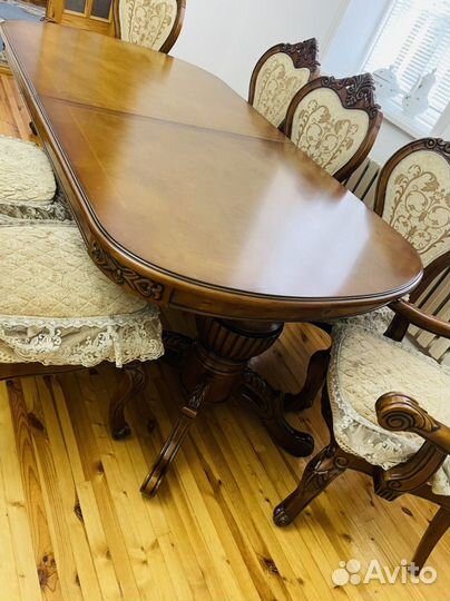 Стол со стульями