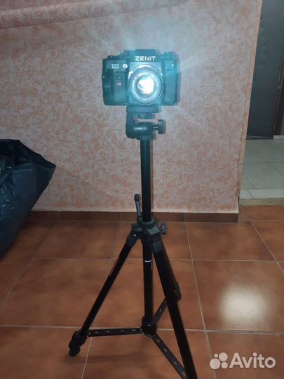 Зеркальный фотоаппарат zenith 122 со штативом