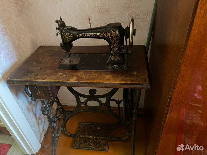Швейная машинка Phoenix (Антиквариат)
