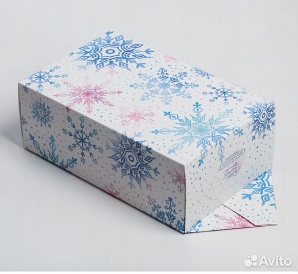 Подарочная коробка новогодняя