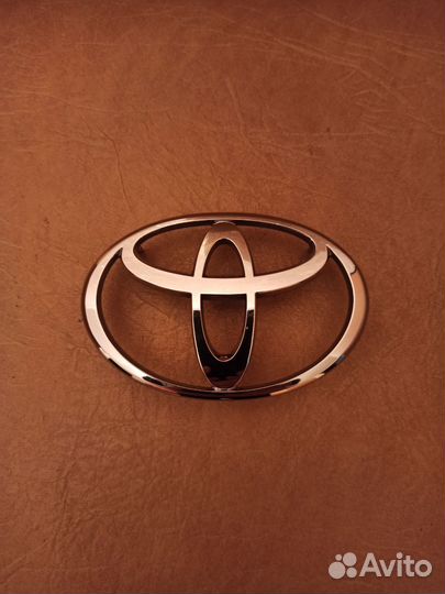 Эмблема Toyota