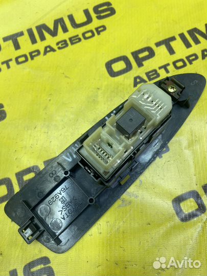 Кнопка стеклоподъемника перед левая Toyota Voxy