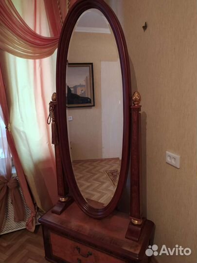 Зеркало Псише с тумбой