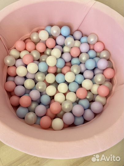 Сухой бассейн с шариками