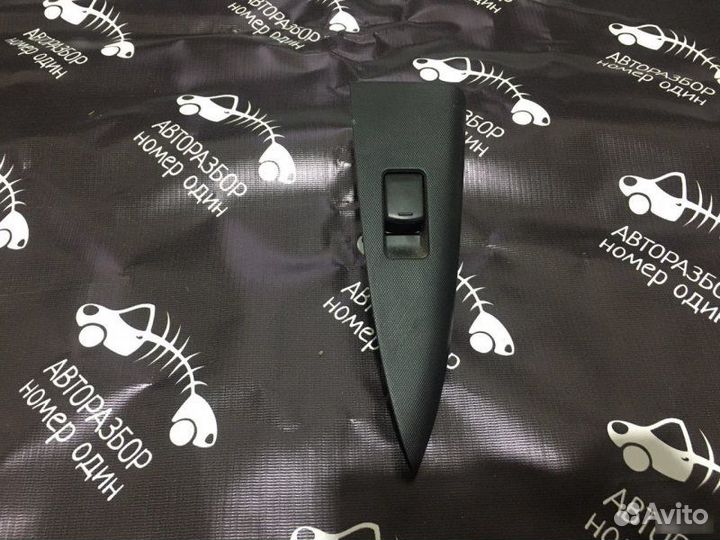 Кнопка стеклоподъемника Nissan Note E11