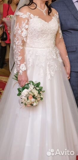 Свадебное платье со шлейфом