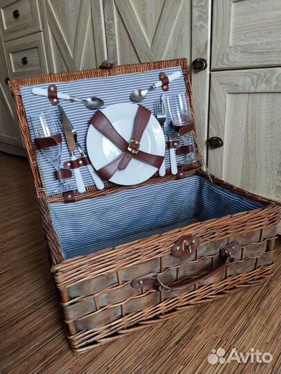 Набор для пикника в чемодане на двоих