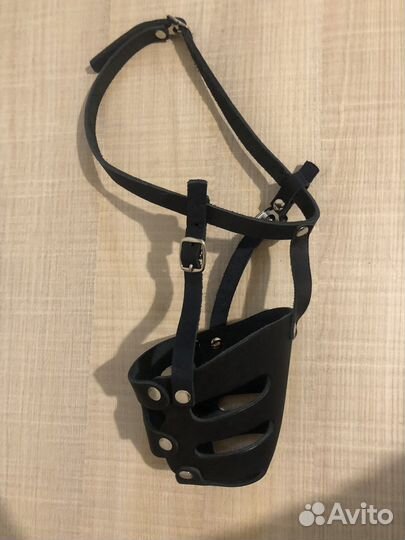 Намордник для собаки и игрушка пишалка