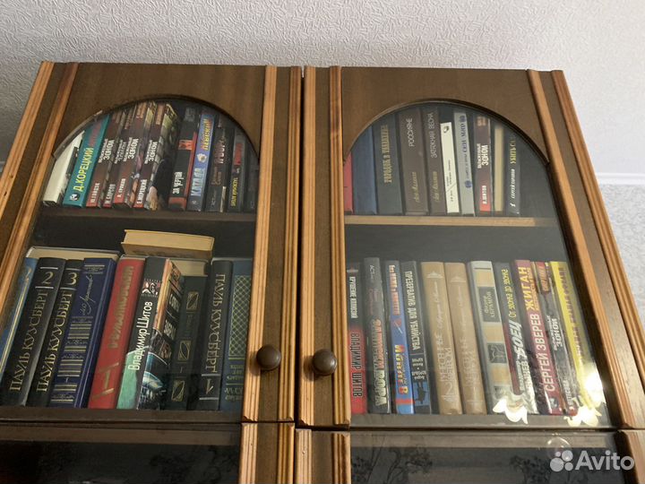 Книги разных авторов. Много, цена указна за штуку