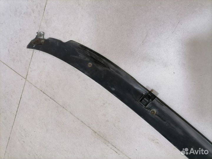 Планка под лобовое стекло Nissan bluebird 1983-90