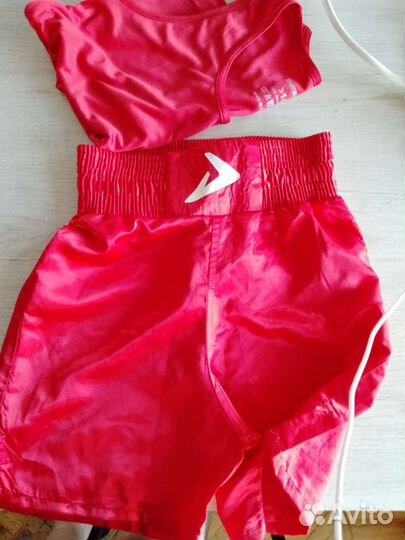 Шлем и перчатки для единоборств, бокса