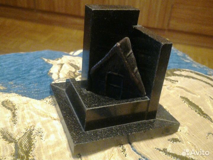 Шалаш Ленина-ссср высота 7см ширина-6.7см