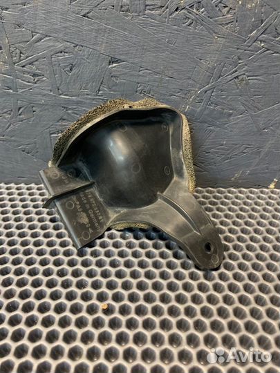 Пластик моторного отсека Porshe Panamera 970 рест