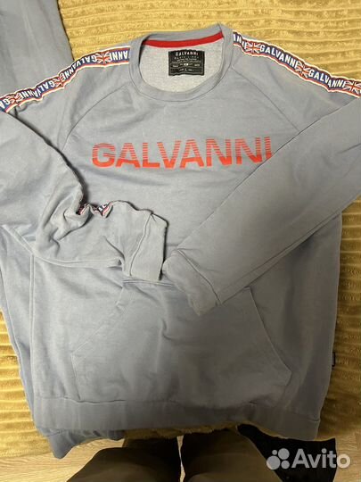 Мужской спортивный костюм